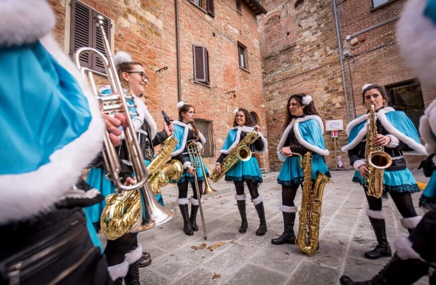 SanVincenzo: oggi pomeriggio musica itinerante dalla zona pedonale al porto con la Girlesque Street Band