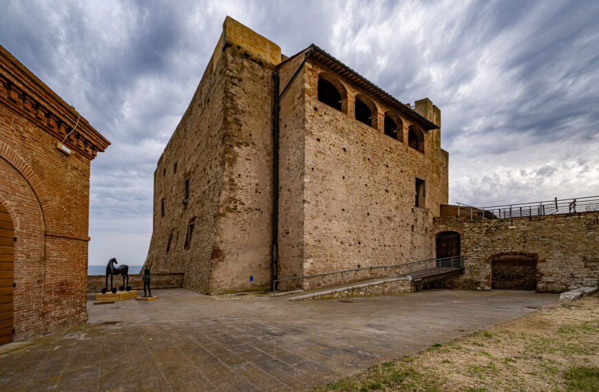 Al Castello arrivano i “Cavalieri di Luce”: dal 23 luglio la mostra di Simonetta Santarnecchi
