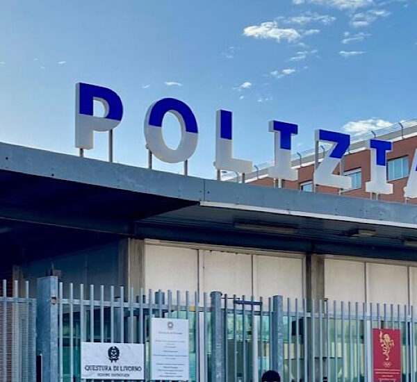 Livorno: cocaina e hashish nel bosco, arrestato 40enne