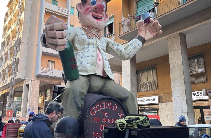 Piombino, carnevale: il vento ha salvato Cicciolo e la vedova non ha pianto