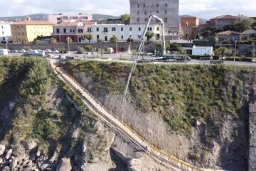 Piombino, Viale del Popolo: proseguono i lavori di consolidamento della falesia
