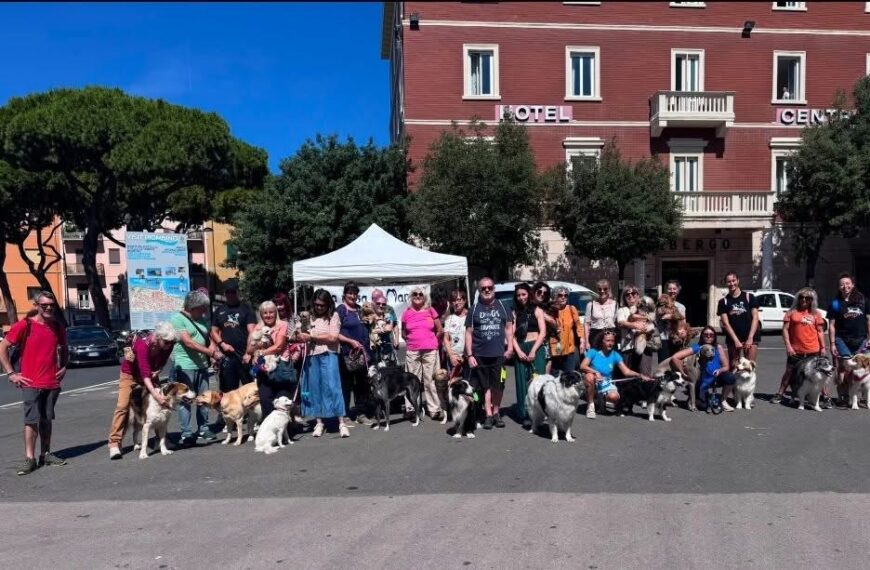 Successo per la passeggiata cittadina ‘Zampe al guinzaglio sacchetto alla mano’