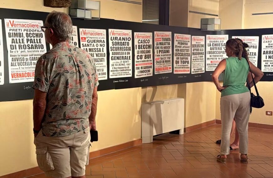 Prosegue fino al 30 agosto la mostra di locandine, manifesti e riviste storiche de Il Vernacoliere – Autori e Direttore