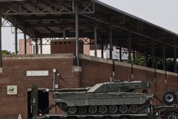 “Ancora movimenti di armi e mezzi militari nel porto di Piombino”