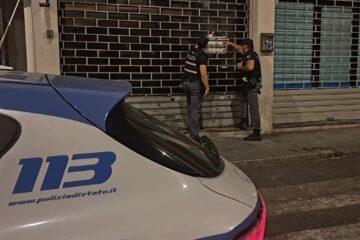 Saracinesche abbassate per un locale pubblico