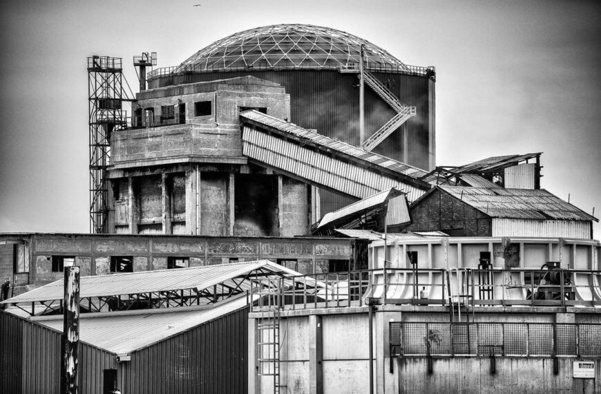 Piombino: Mostra fotografica “Nel ventre della fabbrica”