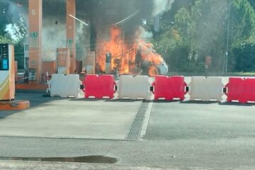 Venturina Terme: camper prende fuoco al distributore