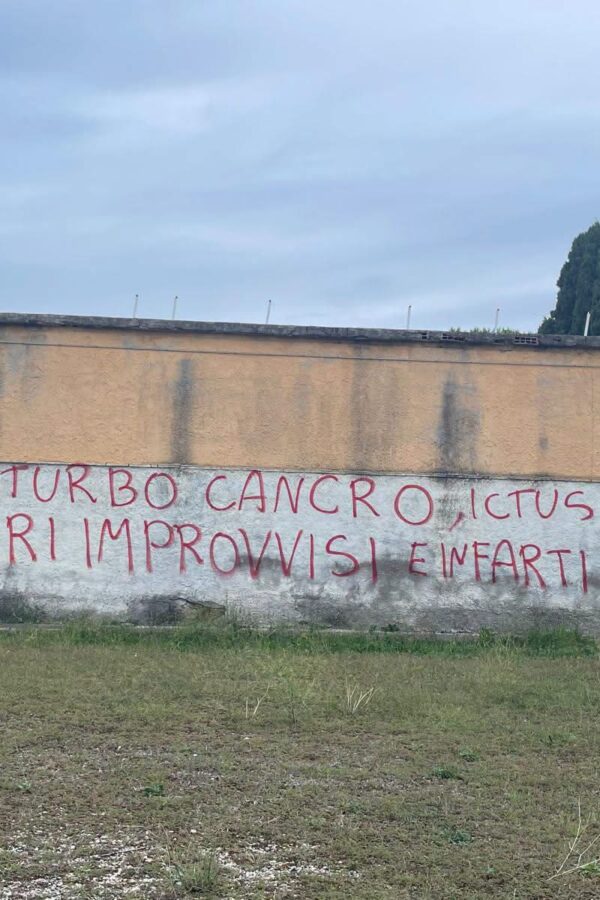Muro di Riotorto imbrattato da scritte: la dichiarazione del sindaco Ferrari